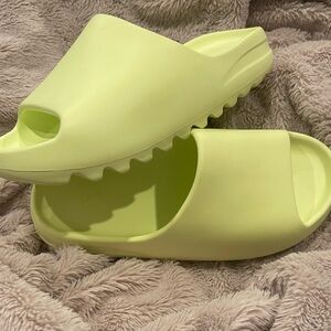 Yeezy Slides brand new size 11
